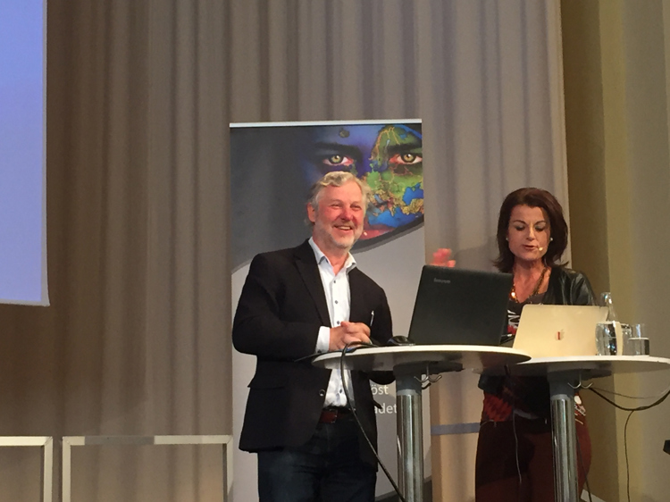Peter Eriksson och moderator Anna Bellman.